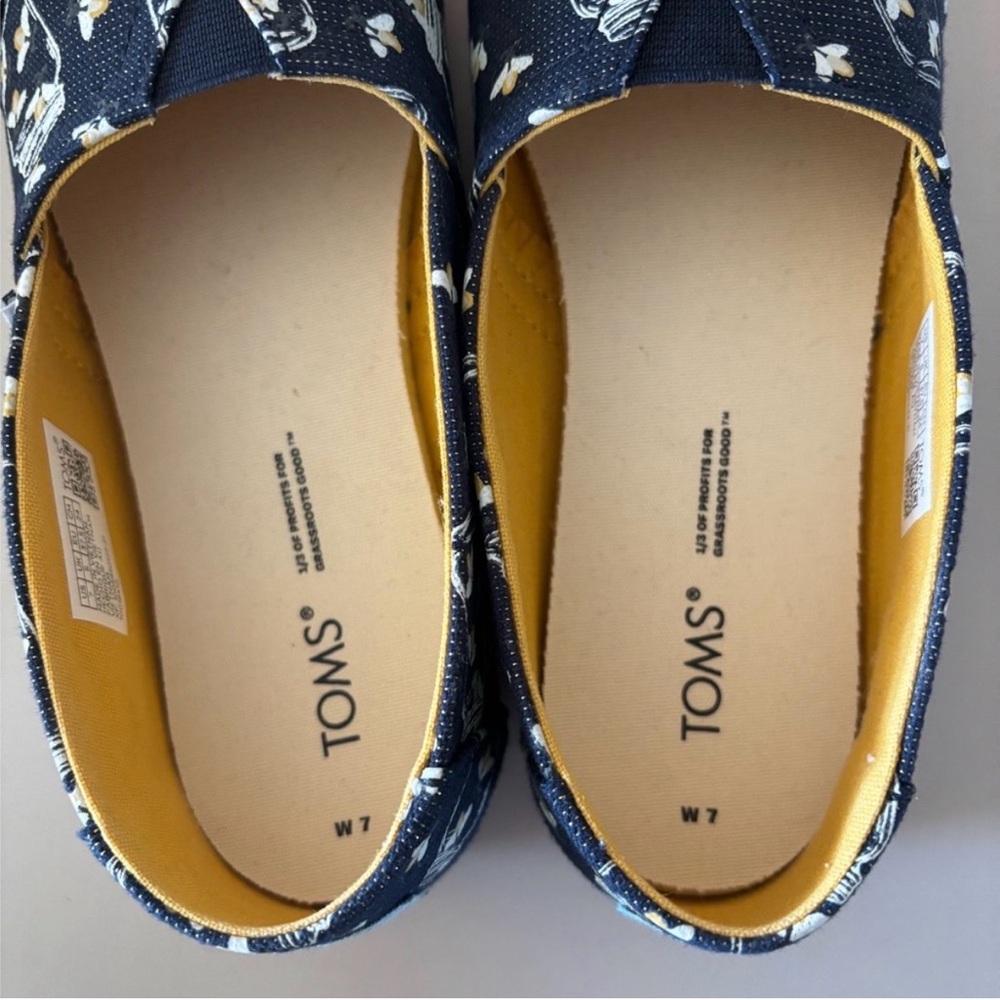TOMS Women's Sneakers - Blue with Neon Green Patterns - Picture 4 of 5